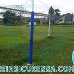 Rivestimento di protezione pali per porta di calcio in un campo sportivo