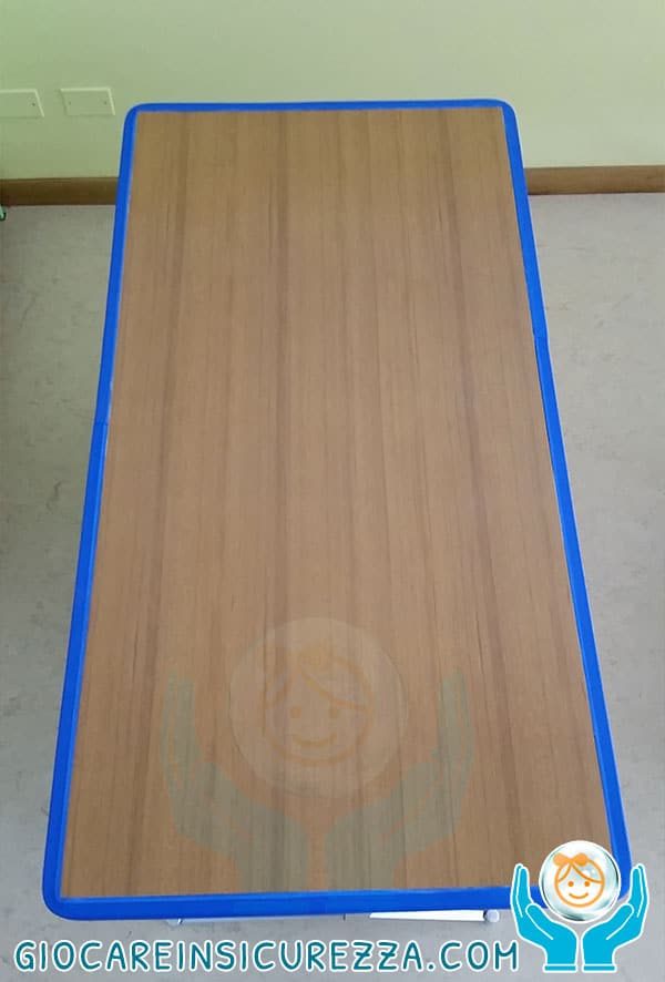 Bordo tavolo protetto da gomma morbida antiurto