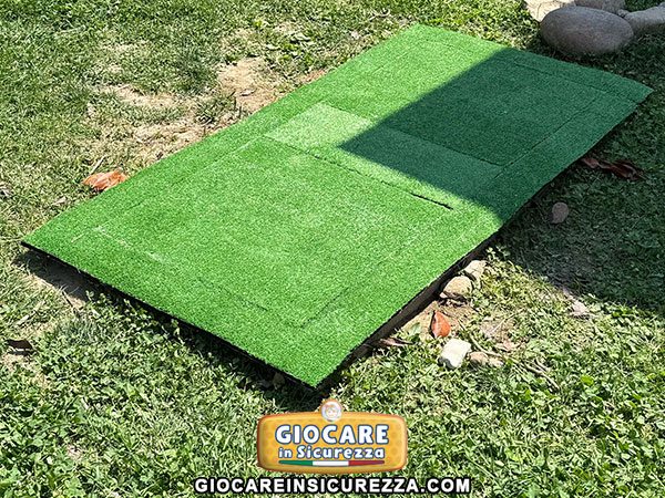Rivestimento protettivo in erba sintetica per tombini
