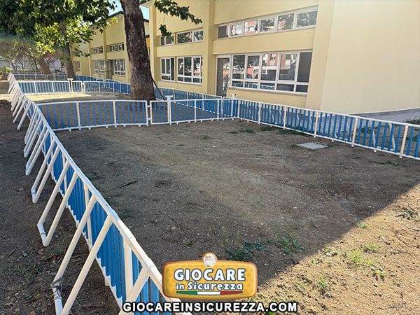 Tubi in plastica per la sicurezza di aree giochi per bambini